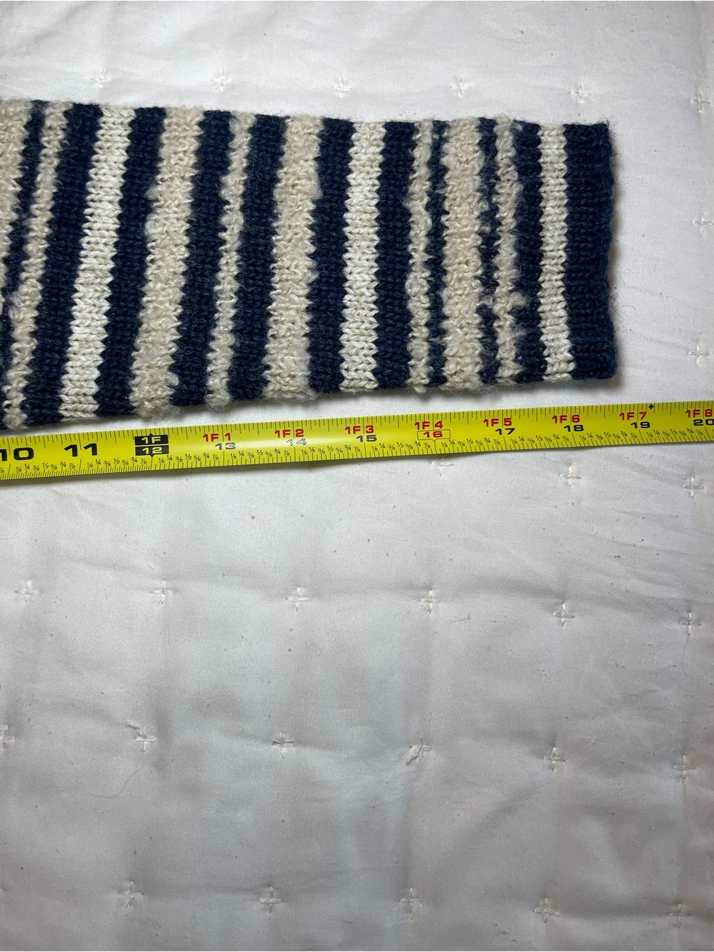 Vintage Lauren Ralph Lauren Knit Crewneck Sweater
Women's Medium Navy Cream Cozy - Picture 9 of 10
